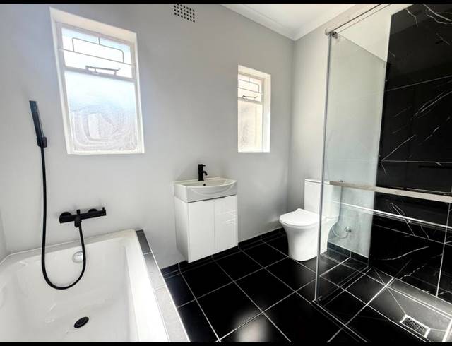 3 BEDROOM HOUSE FOR SALE IN BERGZICHT